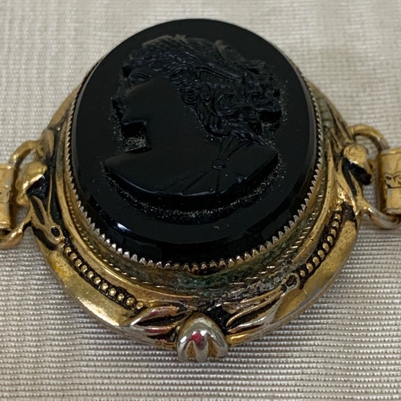 VINTAGE Victorian Revival Jet Black Yellow Gold Tone Large Cameo Bracelet - Picture 6 of 7